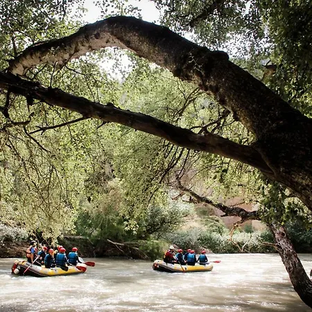 Camping Centro De Ocio Alúa Rafting *